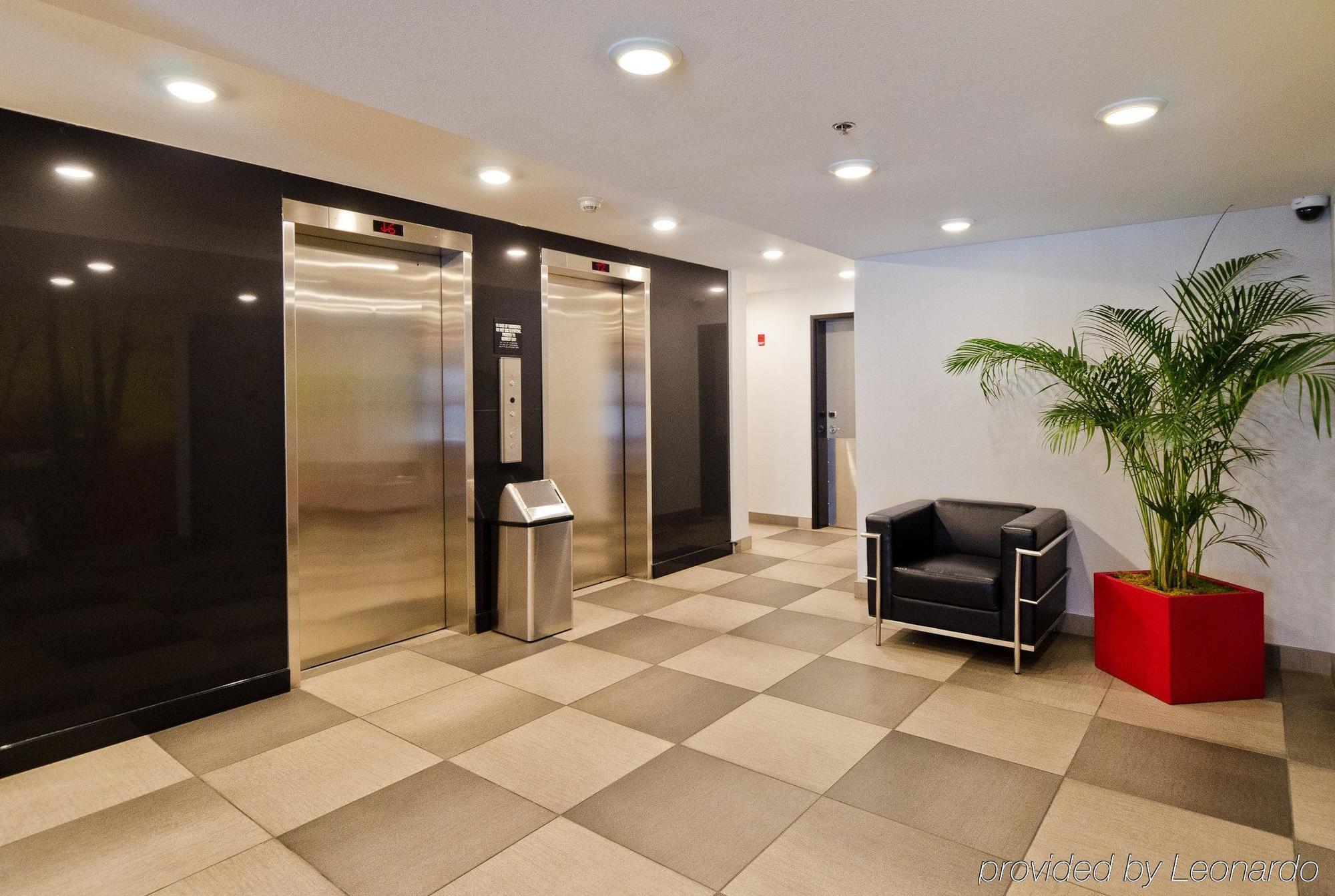 Hotel Elan YYC Exterior foto
