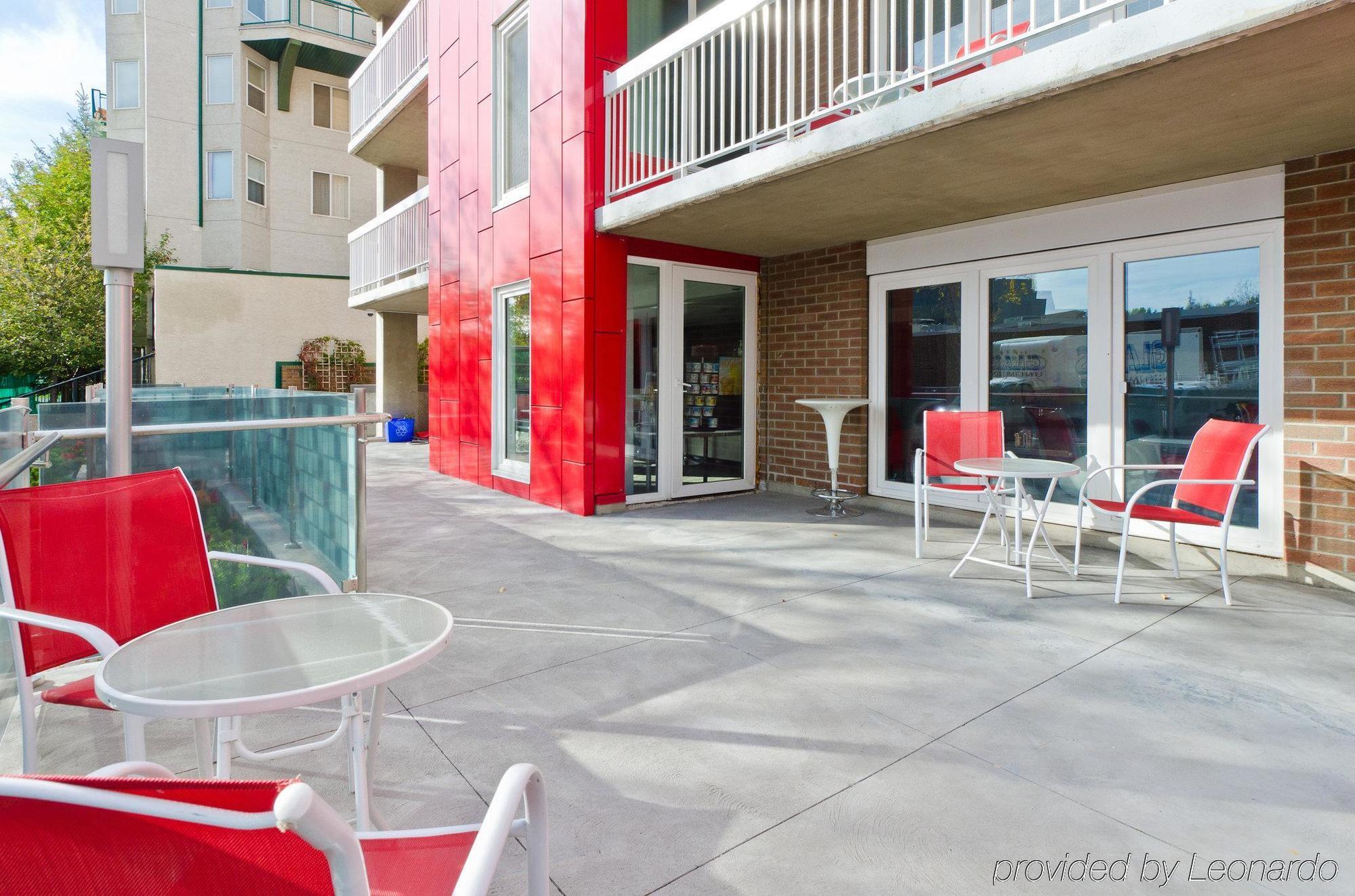 Hotel Elan YYC Exterior foto