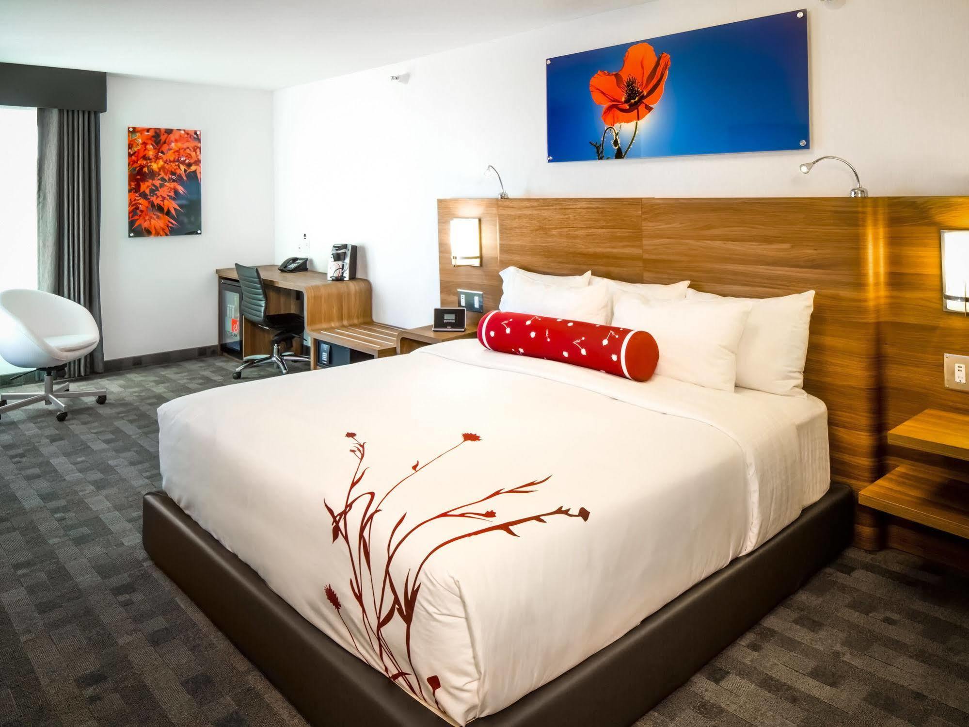 Hotel Elan YYC Exterior foto