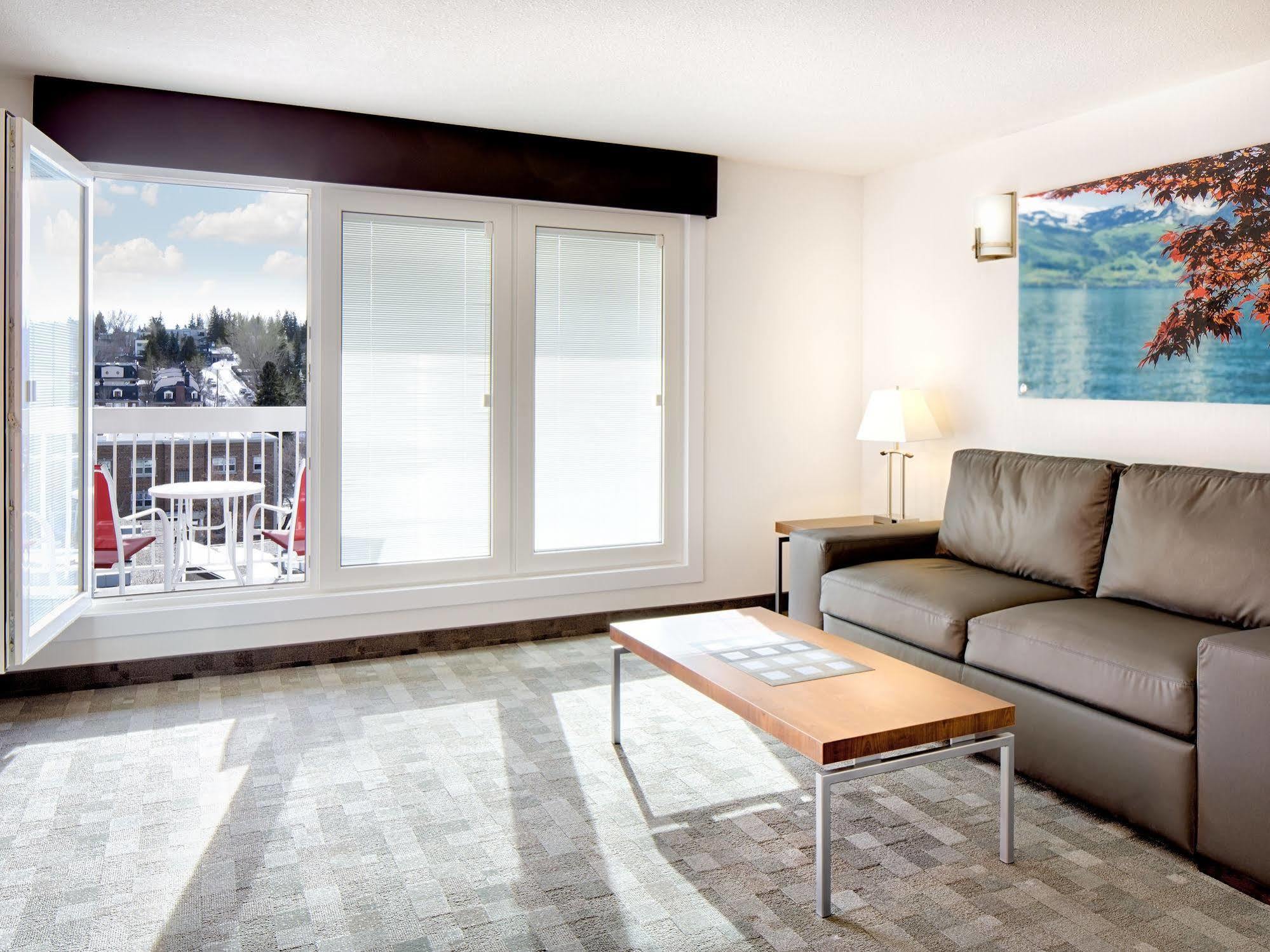 Hotel Elan YYC Exterior foto